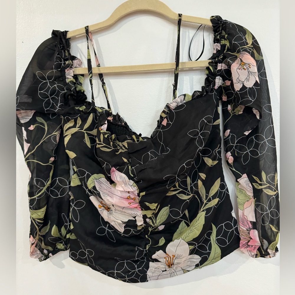 Romantic floral GUESS crop top with sheer sleeves. New with tags!
